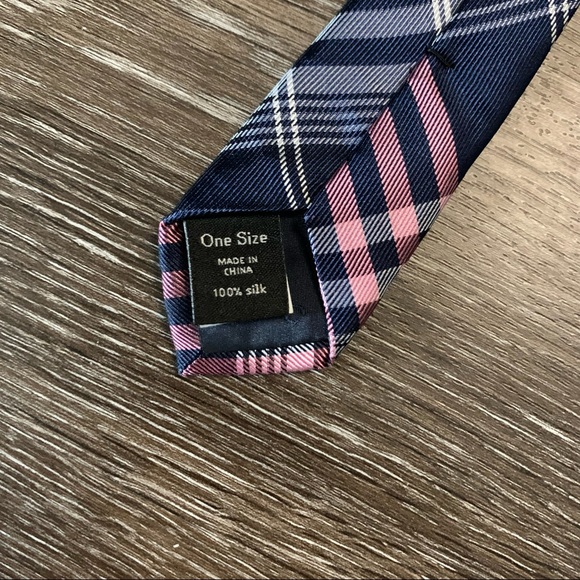 3/$27 Banana Republic 100% Silk Men’s Tie - Picture 4 of 5